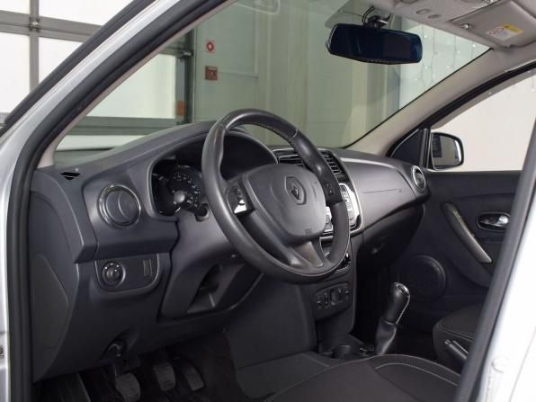 Renault Sandero II с пробегом 2017 года, цена 799 995 рублей, 118198 км, хэтчбек, Автокод Объявления