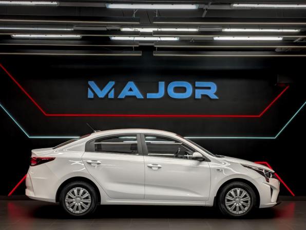 Kia Rio IV Рестайлинг с пробегом 2021 года, цена 1 390 000 рублей, 97751 км, седан, Автокод Объявления