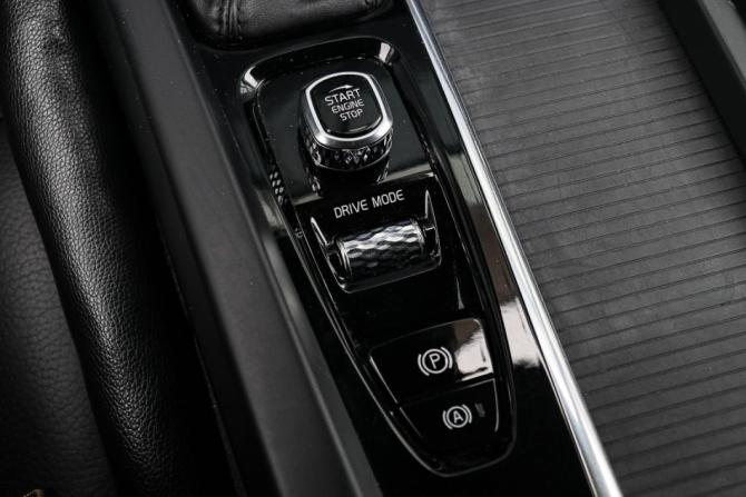 Volvo XC60 II с пробегом 2019 года, цена 3 995 000 рублей, 75161 км, внедорожник, Автокод Объявления