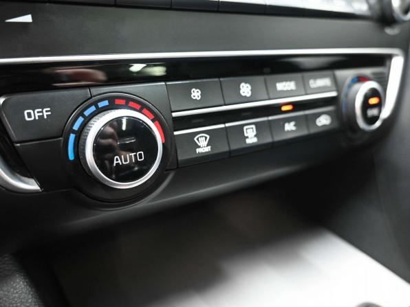 Kia Optima IV Рестайлинг с пробегом 2018 года, цена 2 099 900 рублей, 82231 км, седан, Автокод Объявления