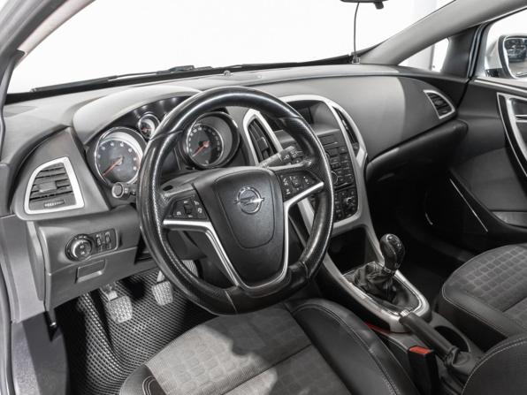Opel Astra J Рестайлинг с пробегом 2012 года, цена 710 000 рублей, 222000 км, хэтчбек, Автокод Объявления