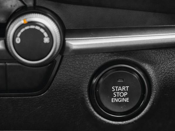 Mazda 3 IV (BP) с пробегом 2020 года, цена 1 730 000 рублей, 99648 км, хэтчбек, Автокод Объявления