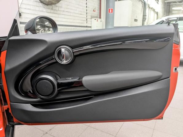 Mini Hatch III (F55/F56) Рестайлинг с пробегом 2019 года, цена 1 915 000 рублей, 42925 км, хэтчбек, Автокод Объявления