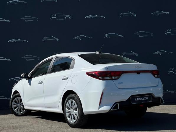 Kia Rio IV Рестайлинг с пробегом 2021 года, цена 1 680 600 рублей, 41825 км, седан, Автокод Объявления