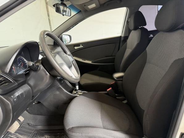 Hyundai Solaris I с пробегом 2013 года, цена 635 000 рублей, 170488 км, седан, Автокод Объявления