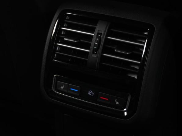 Volkswagen Passat B8 с пробегом 2018 года, цена 2 389 000 рублей, 130523 км, седан, Автокод Объявления