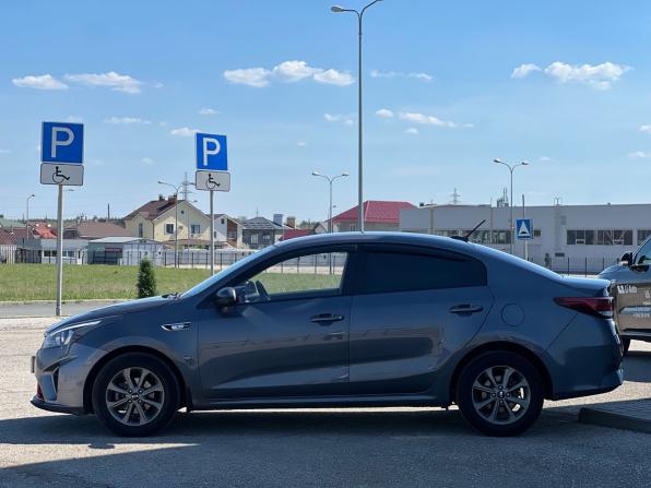 Kia Rio IV Рестайлинг с пробегом 2021 года, цена 1 589 000 рублей, 45913 км, седан, Автокод Объявления