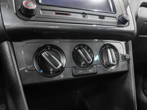 Volkswagen Polo V Рестайлинг с пробегом 2019 года, цена 690 000 рублей, 233659 км, седан, Автокод Объявления