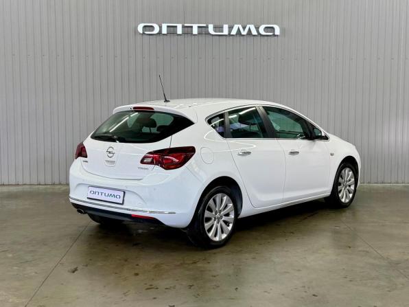 Opel Astra J Рестайлинг с пробегом 2013 года, цена 827 000 рублей, 196880 км, хэтчбек, Автокод Объявления