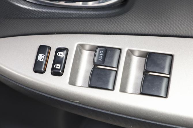 Toyota Ractis I с пробегом 2010 года, цена 999 000 рублей, 63000 км, хэтчбек, Автокод Объявления