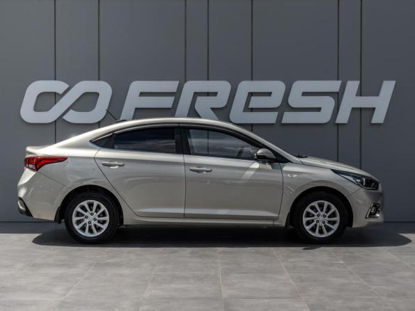Hyundai Solaris II с пробегом 2018 года, цена 1 490 000 рублей, 100902 км, седан, Автокод Объявления