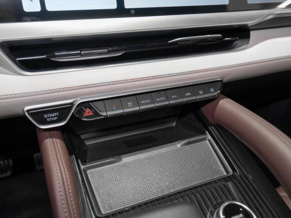 Geely Monjaro I с пробегом 2023 года, цена 2 980 000 рублей, 74354 км, внедорожник, Автокод Объявления