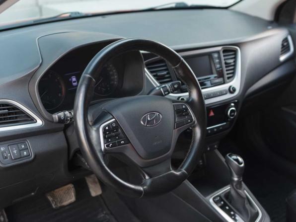 Hyundai Solaris II с пробегом 2018 года, цена 1 386 000 рублей, 98515 км, седан, Автокод Объявления