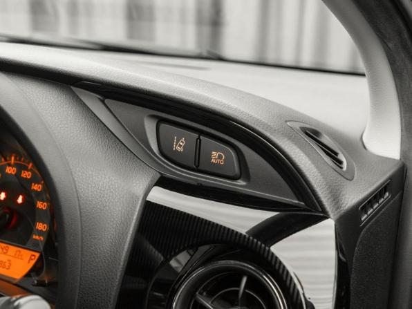 Toyota Vitz III (XP130) Рестайлинг с пробегом 2018 года, цена 1 050 000 рублей, 53960 км, хэтчбек, Автокод Объявления