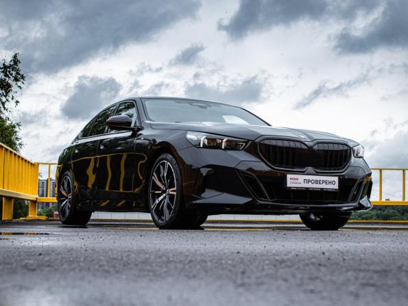 BMW 5 серии VIII (G60/G61/G68) с пробегом 2023 года, цена 7 300 000 рублей, 8902 км, седан, Автокод Объявления