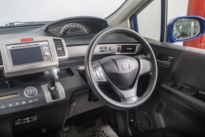 Honda Freed I Рестайлинг с пробегом 2013 года, цена 1 229 000 рублей, 133000 км, компактвэн, Автокод Объявления