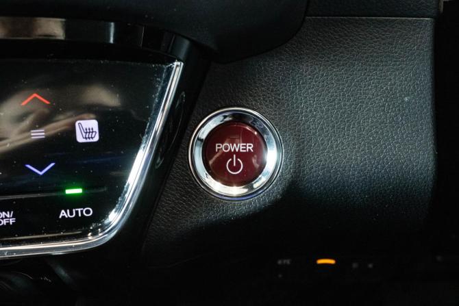 Honda Vezel I с пробегом 2014 года, цена 1 299 000 рублей, 161507 км, внедорожник, Автокод Объявления