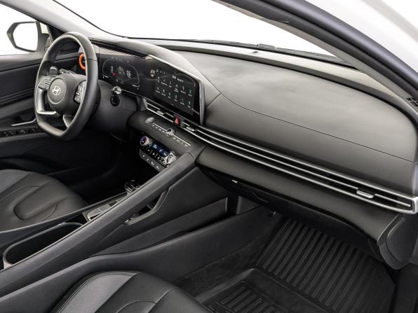 Hyundai Elantra VII (CN7) Рестайлинг с пробегом 2024 года, цена 2 140 000 рублей, 34821 км, седан, Автокод Объявления