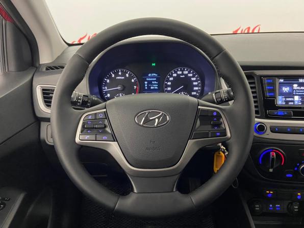 Hyundai Solaris II с пробегом 2017 года, цена 1 249 000 рублей, 140300 км, седан, Автокод Объявления