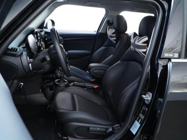 Mini Hatch III (F55/F56) Рестайлинг с пробегом 2020 года, цена 2 400 050 рублей, 85789 км, хэтчбек, Автокод Объявления
