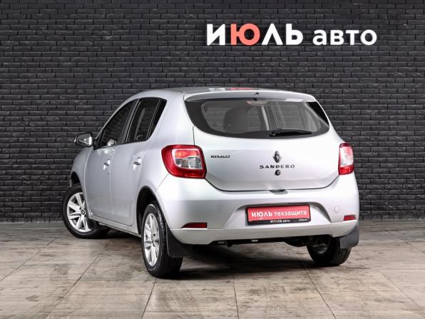 Renault Sandero II Рестайлинг с пробегом 2018 года, цена 990 000 рублей, 108830 км, хэтчбек, Автокод Объявления