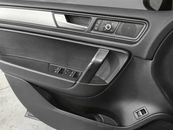 Volkswagen Touareg II с пробегом 2012 года, цена 1 900 000 рублей, 237200 км, внедорожник, Автокод Объявления