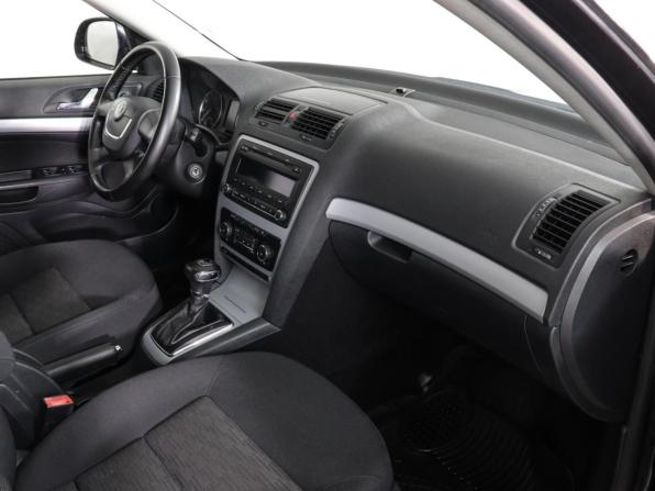 Skoda Octavia II (A5) Рестайлинг с пробегом 2011 года, цена 699 000 рублей, 226171 км, лифтбек, Автокод Объявления