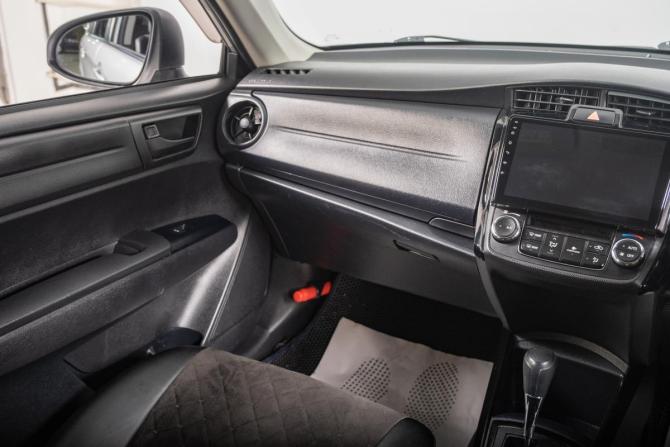 Toyota Corolla XI (E160 E170 E180) с пробегом 2017 года, цена 1 339 000 рублей, 173500 км, универсал, Автокод Объявления
