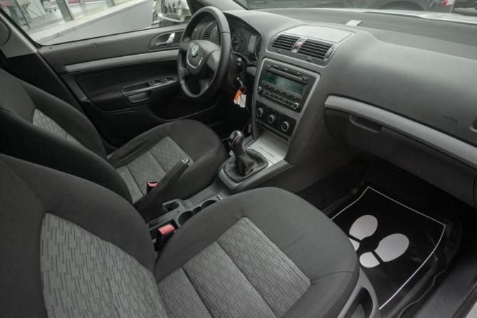 Skoda Octavia II (A5) Рестайлинг с пробегом 2013 года, цена 745 000 рублей, 177800 км, лифтбек, Автокод Объявления