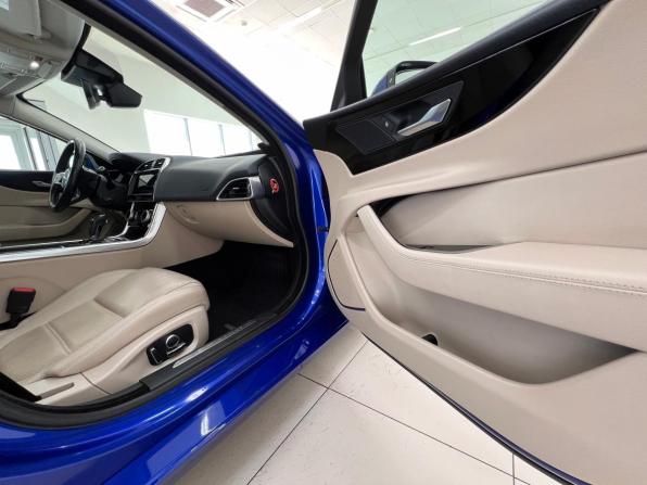 Jaguar XE I Рестайлинг с пробегом 2019 года, цена 2 490 000 рублей, 130000 км, седан, Автокод Объявления