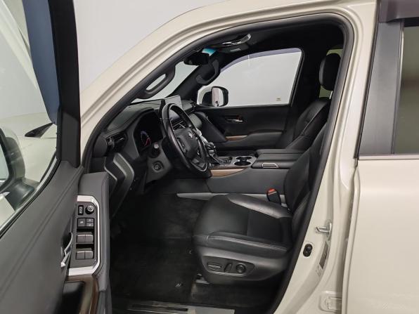 Toyota Land Cruiser 300 Series с пробегом 2022 года, цена 8 899 000 рублей, 104712 км, внедорожник, Автокод Объявления