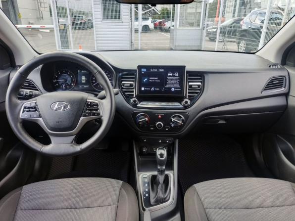 Hyundai Solaris II Рестайлинг с пробегом 2022 года, цена 1 650 000 рублей, 53497 км, седан, Автокод Объявления