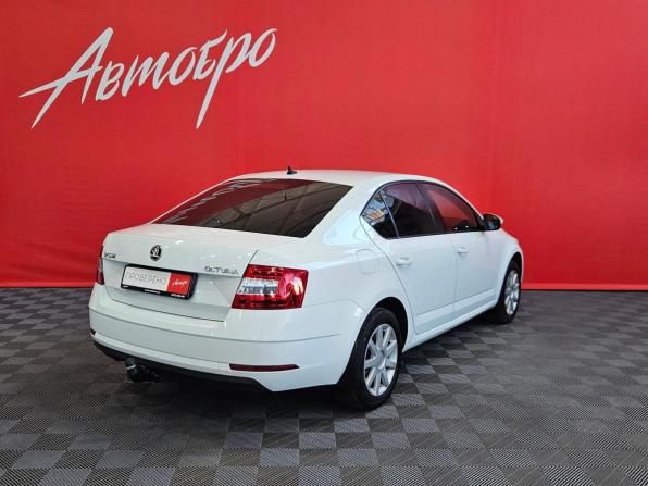 Skoda Octavia III (A7) Рестайлинг с пробегом 2017 года, цена 1 339 000 рублей, 189405 км, лифтбек, Автокод Объявления