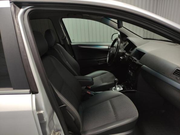 Opel Astra H Рестайлинг с пробегом 2009 года, цена 390 000 рублей, 209991 км, седан, Автокод Объявления