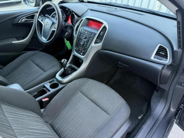 Opel Astra J с пробегом 2011 года, цена 645 000 рублей, 298067 км, хэтчбек, Автокод Объявления