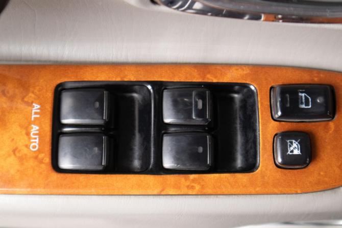 Lexus LX II Рестайлинг с пробегом 2004 года, цена 2 599 000 рублей, 341215 км, внедорожник, Автокод Объявления