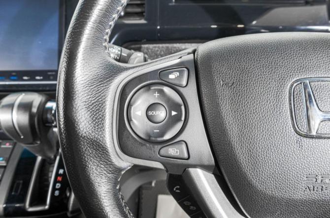Honda Stepwgn V Рестайлинг с пробегом 2017 года, цена 2 079 000 рублей, 117000 км, минивэн, Автокод Объявления