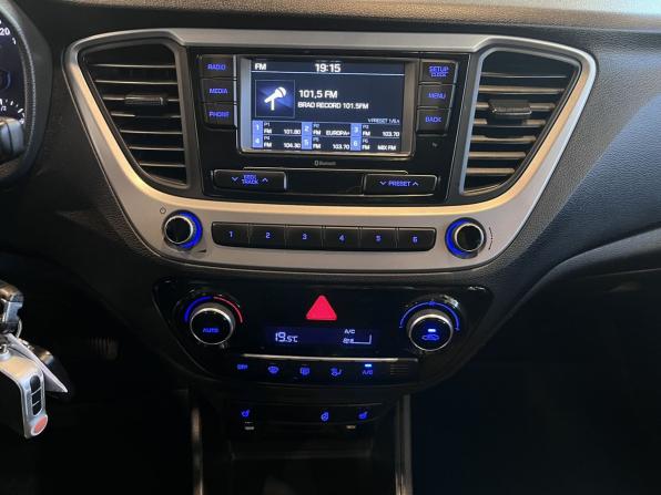 Hyundai Solaris II с пробегом 2017 года, цена 1 270 000 рублей, 131776 км, седан, Автокод Объявления