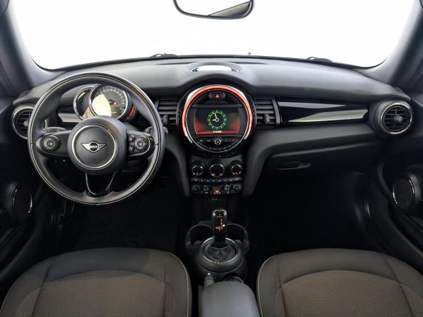 Mini Hatch III (F55/F56) Рестайлинг с пробегом 2020 года, цена 2 255 000 рублей, 73599 км, хэтчбек, Автокод Объявления