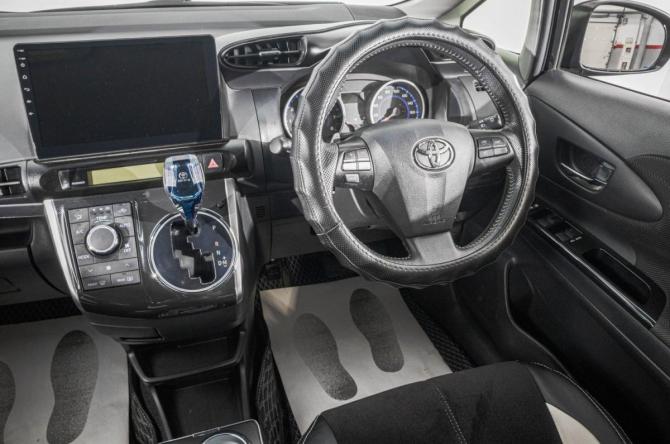 Toyota Wish II Рестайлинг с пробегом 2014 года, цена 1 699 000 рублей, 56000 км, минивэн, Автокод Объявления