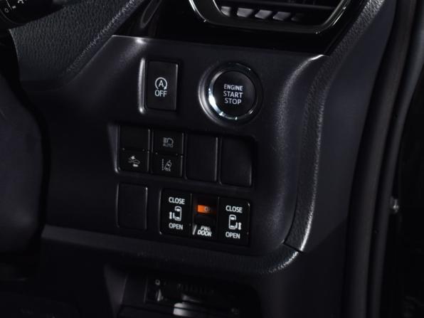 Toyota Voxy III (R80) Рестайлинг с пробегом 2019 года, цена 2 390 995 рублей, 80969 км, минивэн, Автокод Объявления