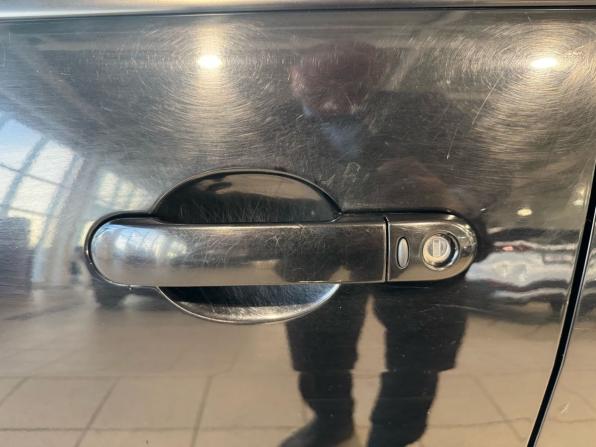Nissan Tiida I Рестайлинг с пробегом 2010 года, цена 615 000 рублей, 236744 км, хэтчбек, Автокод Объявления