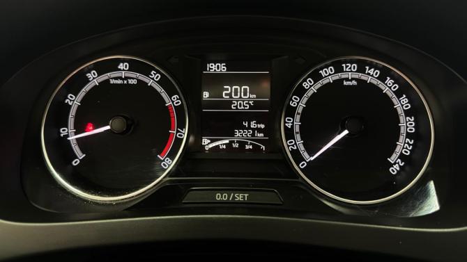 Skoda Rapid I Рестайлинг с пробегом 2018 года, цена 1 362 700 рублей, 32197 км, лифтбек, Автокод Объявления