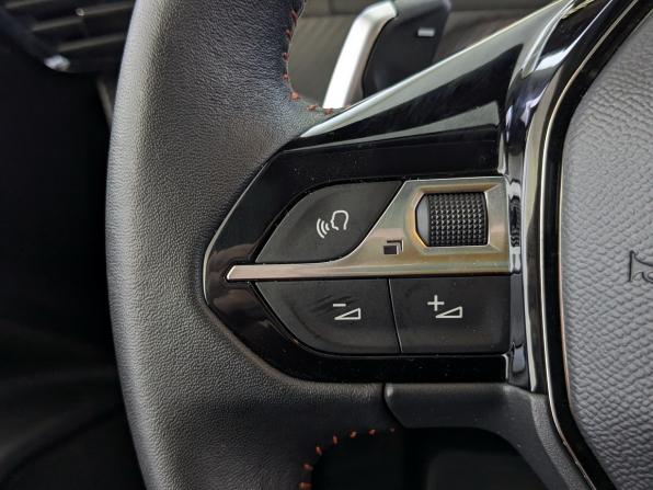 Peugeot 2008 II Рестайлинг с пробегом 2023 года, цена 2 250 000 рублей, 4718 км, внедорожник, Автокод Объявления