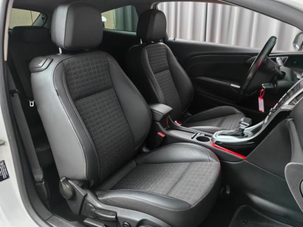 Opel Astra J Рестайлинг с пробегом 2012 года, цена 649 000 рублей, 165000 км, хэтчбек, Автокод Объявления