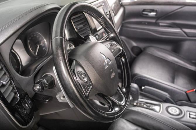 Mitsubishi Outlander III Рестайлинг 2 с пробегом 2015 года, цена 2 199 000 рублей, 150000 км, внедорожник, Автокод Объявления