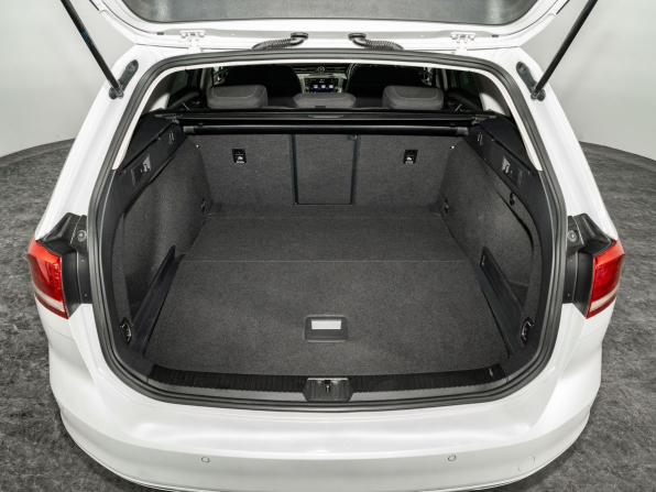 Volkswagen Passat B8 с пробегом 2015 года, цена 1 349 500 рублей, 117696 км, универсал, Автокод Объявления