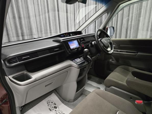 Honda Stepwgn V с пробегом 2016 года, цена 1 449 000 рублей, 184000 км, минивэн, Автокод Объявления