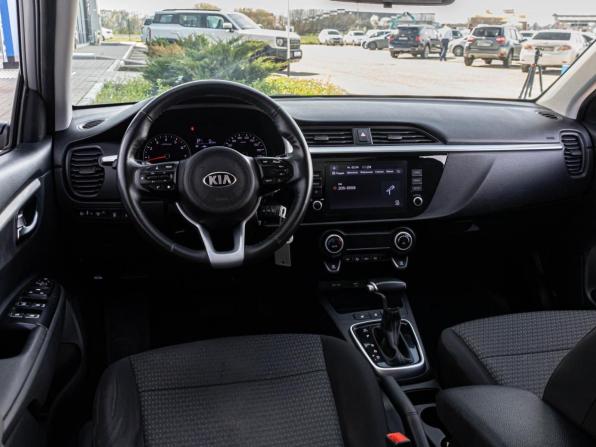 Kia Rio IV Рестайлинг с пробегом 2021 года, цена 1 649 030 рублей, 120042 км, седан, Автокод Объявления