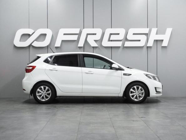 Kia Rio III Рестайлинг с пробегом 2015 года, цена 1 099 000 рублей, 136302 км, хэтчбек, Автокод Объявления